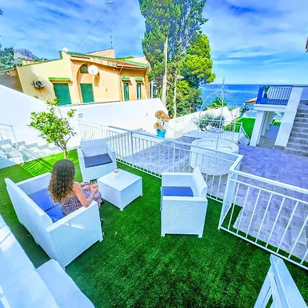 White Coral With Sea Access & Shared Pool *