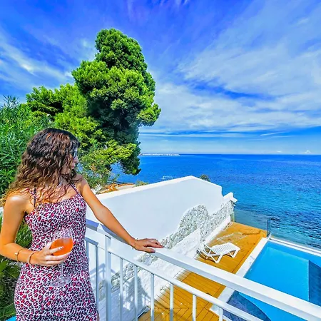 White Coral With Sea Access & Shared Pool *