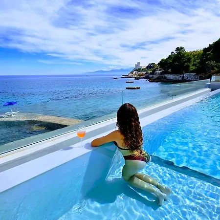 White Coral With Sea Access & Shared Pool *