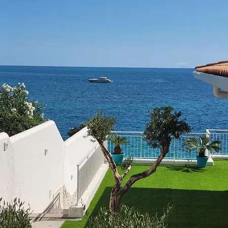 White Coral Exclusive Waterfront Shared Infinity Pool & Private Sea Access Apartment *