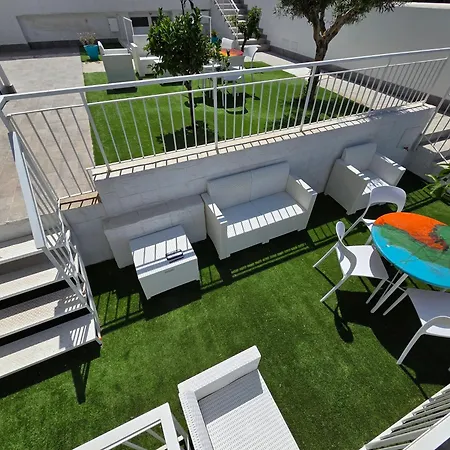 White Coral Exclusive Waterfront Shared Infinity Pool & Private Sea Access Apartman